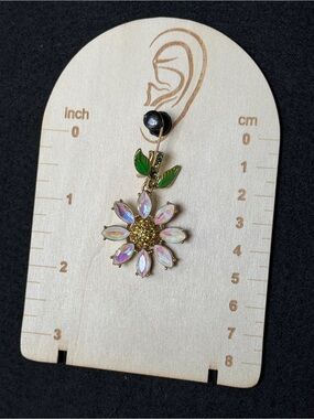Betsey Johnson fun & flirty Iridescent Crystal Daisy Drop Novelty Earring